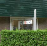 De driehoekige erker ploegt als de boeg van een schip uit de gevel.
              <br/>
              Richard Keijzer, 2014-07-06